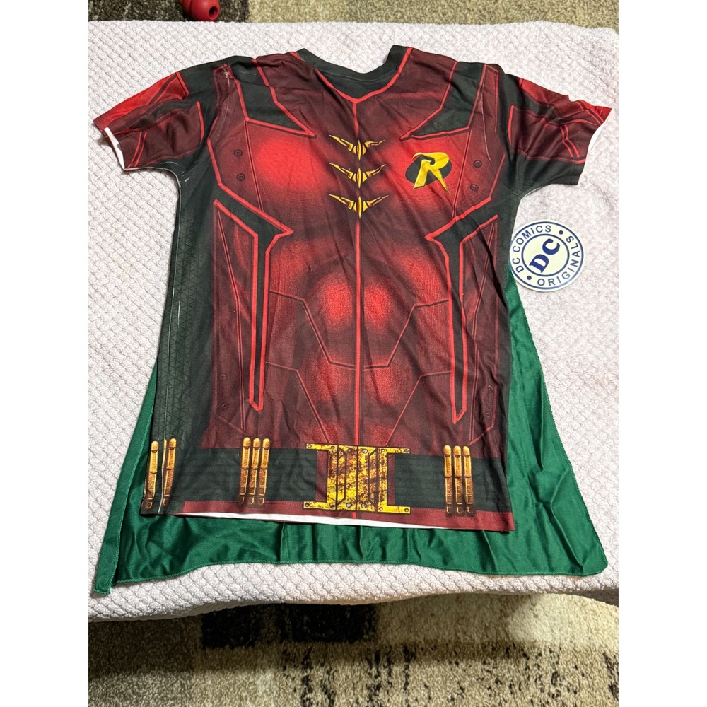 DC Comics Robin Costume T-Shirt with Attached Cape Halloween Small S/P Bioworld